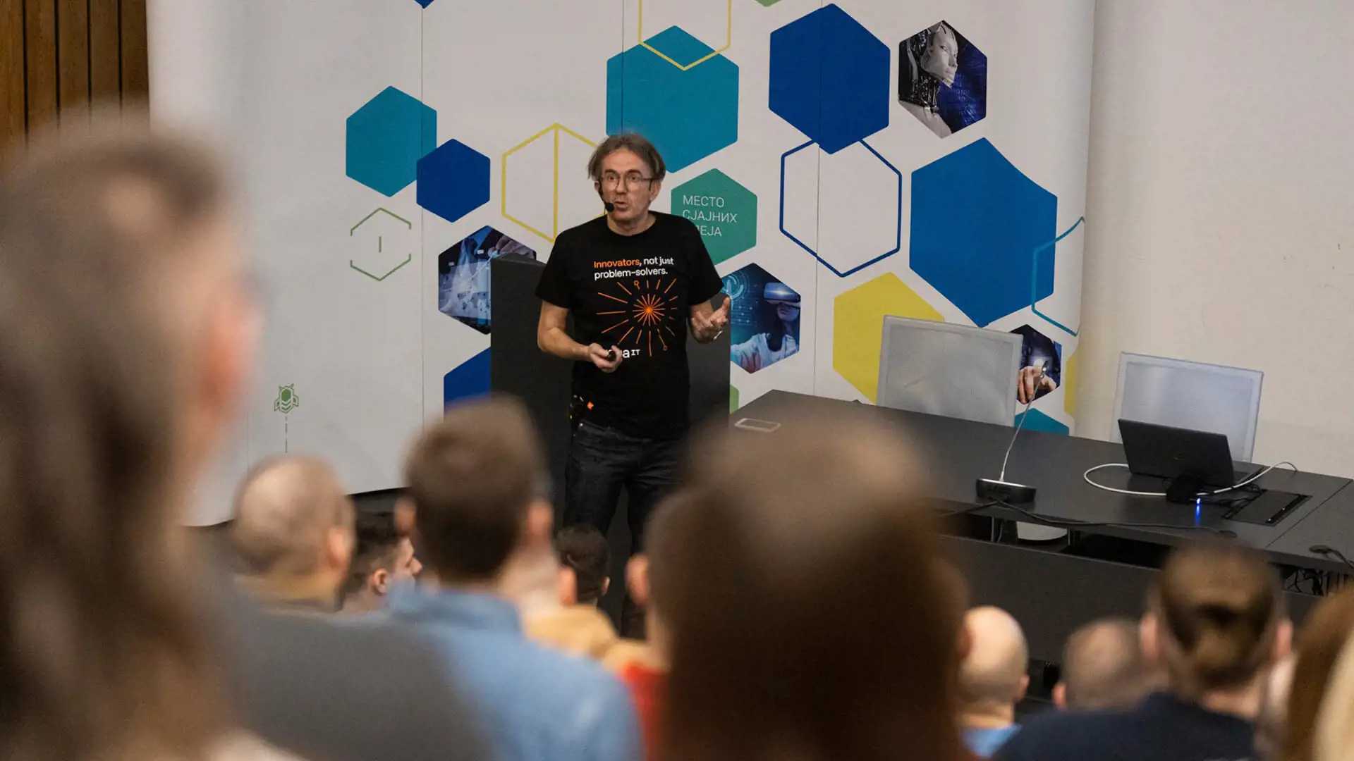Knowledge Sharing Hero